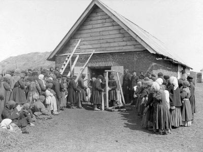 Раздача хлеба в Починках Лукояновского уезда Нижегородской губернии, 1892 г. Фото: www.facebook.com/ppryanikov