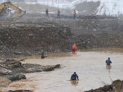 Прорыв дамбы в Курагинском районе Красноярского края на р. Сейба. Фото: ГУ МЧС РФ по Красноярскому краю/ТАСС