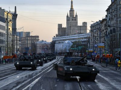 Колонна военной техники перед началом репетиции военного парада на Красной площади, посвященного 74-й годовщине Победы в Великой Отечественной войне, 29 апреля 2019 года. Фото: Александр Вильф/ РИА Новости